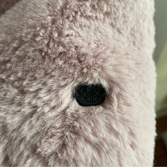 Gaiam Faux Fur Hooded Vest in Dusty Pink Size Large - Picture 6 of 8